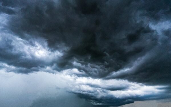 AI Weather Predictions vs. Regular Forecasts: Which Is More Accurate?