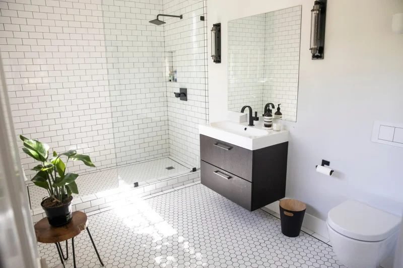 How to Make a Small Bathroom Look Bigger