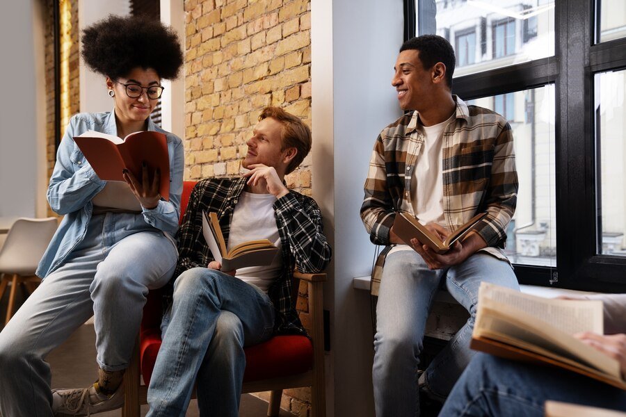 How to Start a Book Club With Friends (That Lasts)