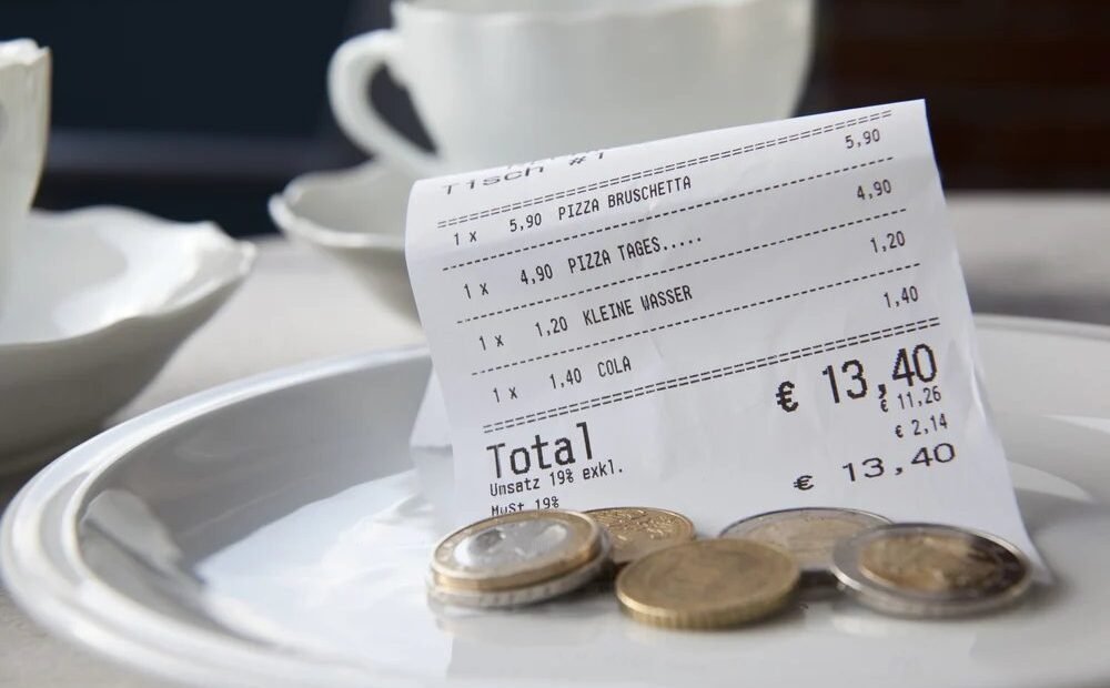 How Much to Tip at Restaurants When Traveling Abroad