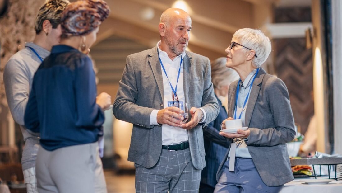 30 Good Conversation Starters for Networking Events