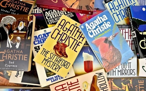 Best Mystery Novels for Beginners (12 Picks)