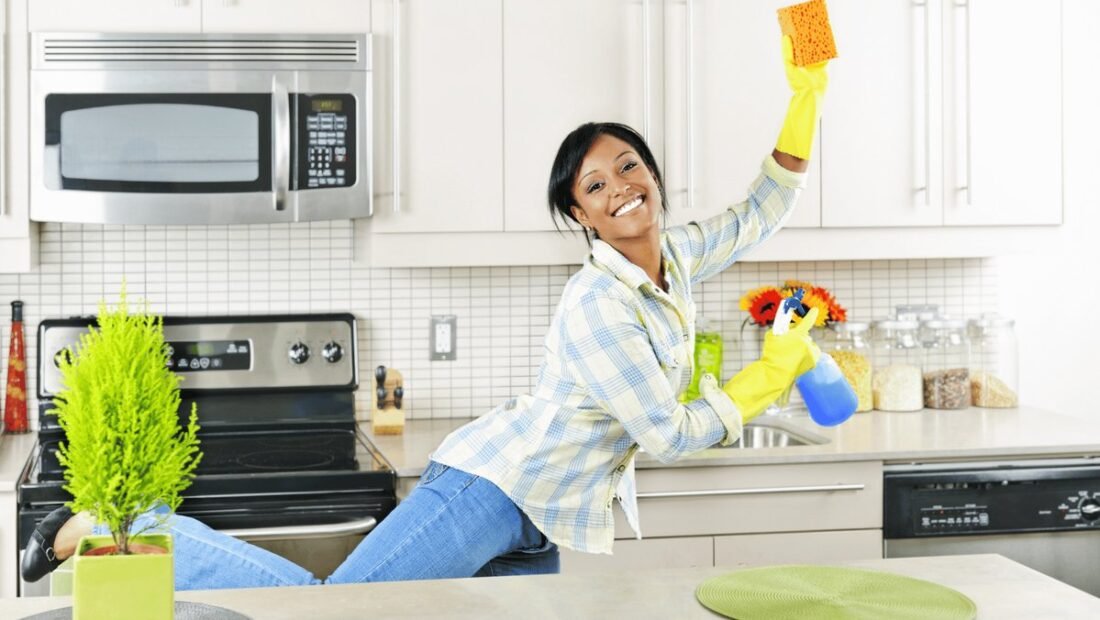 A Realistic Cleaning Schedule for a Working Mom