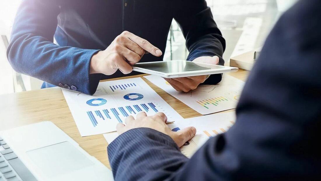 What to Know Before Using an AI Financial Advisor