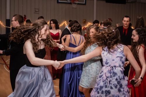 What Should Teenagers Wear to a School Dance?